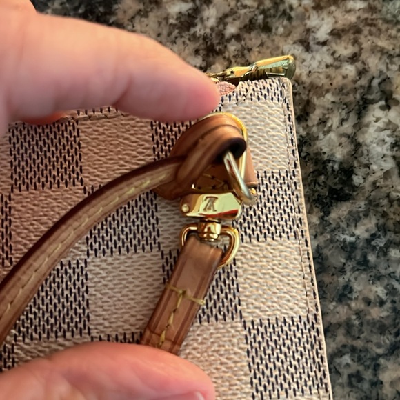 Louis Vuitton GM Neverfull Pouch - Picture 3 of 11